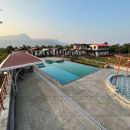 Happy Land Farm Hotell Karjat Exteriör bild