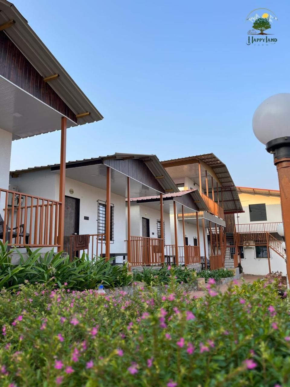 Happy Land Farm Hotell Karjat Exteriör bild