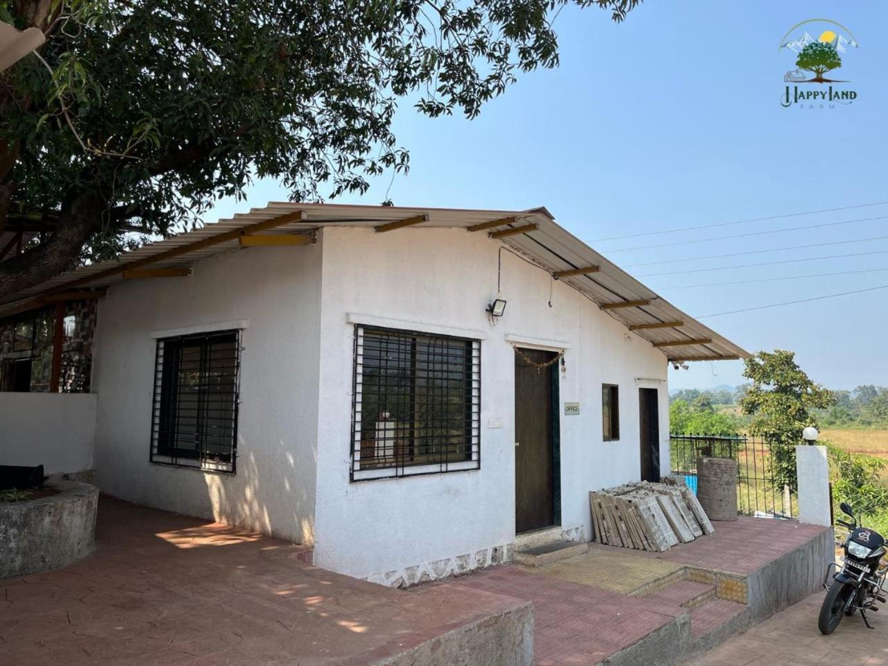 Happy Land Farm Hotell Karjat Exteriör bild
