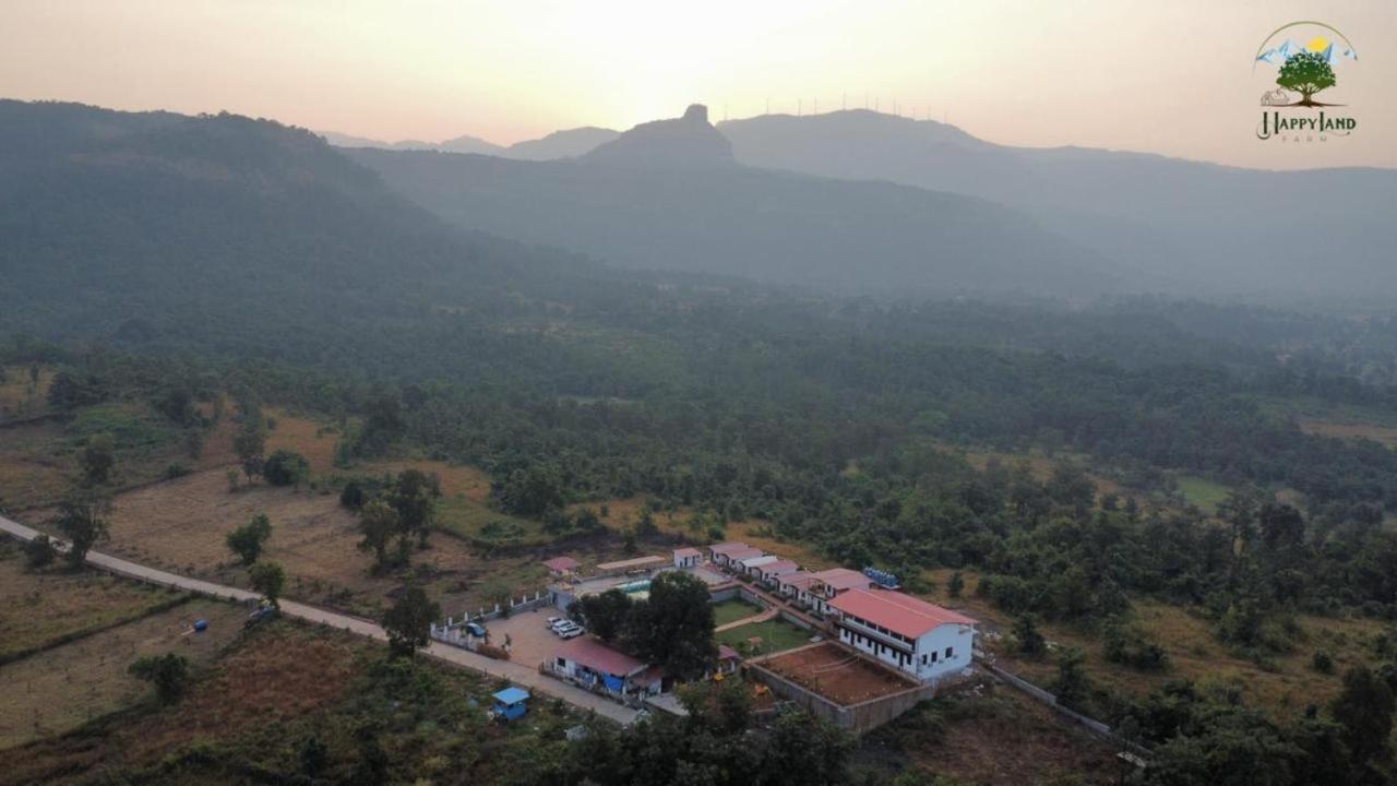 Happy Land Farm Hotell Karjat Exteriör bild