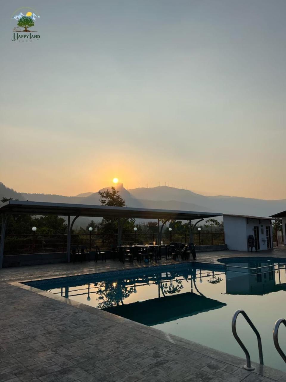 Happy Land Farm Hotell Karjat Exteriör bild