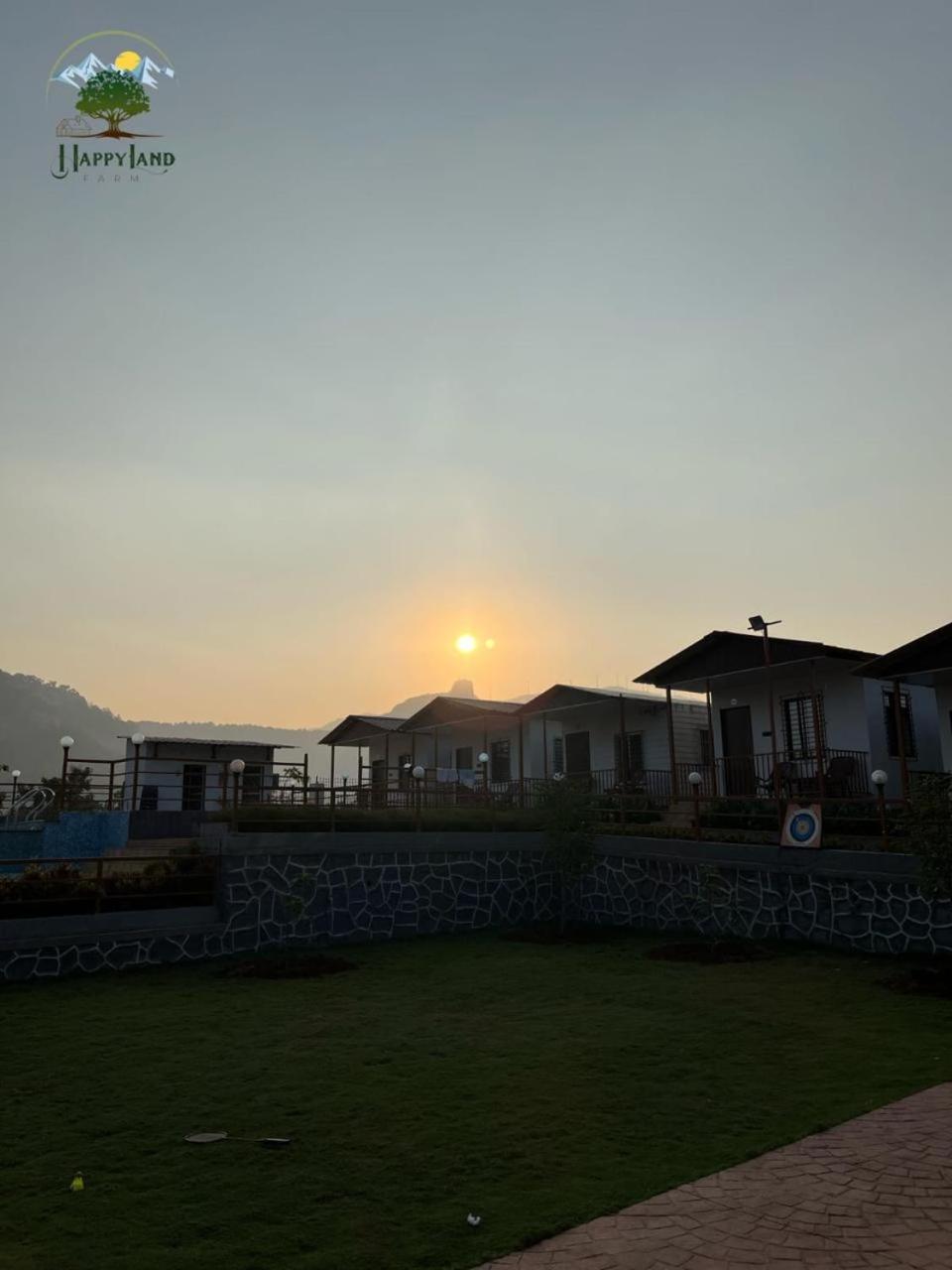 Happy Land Farm Hotell Karjat Exteriör bild