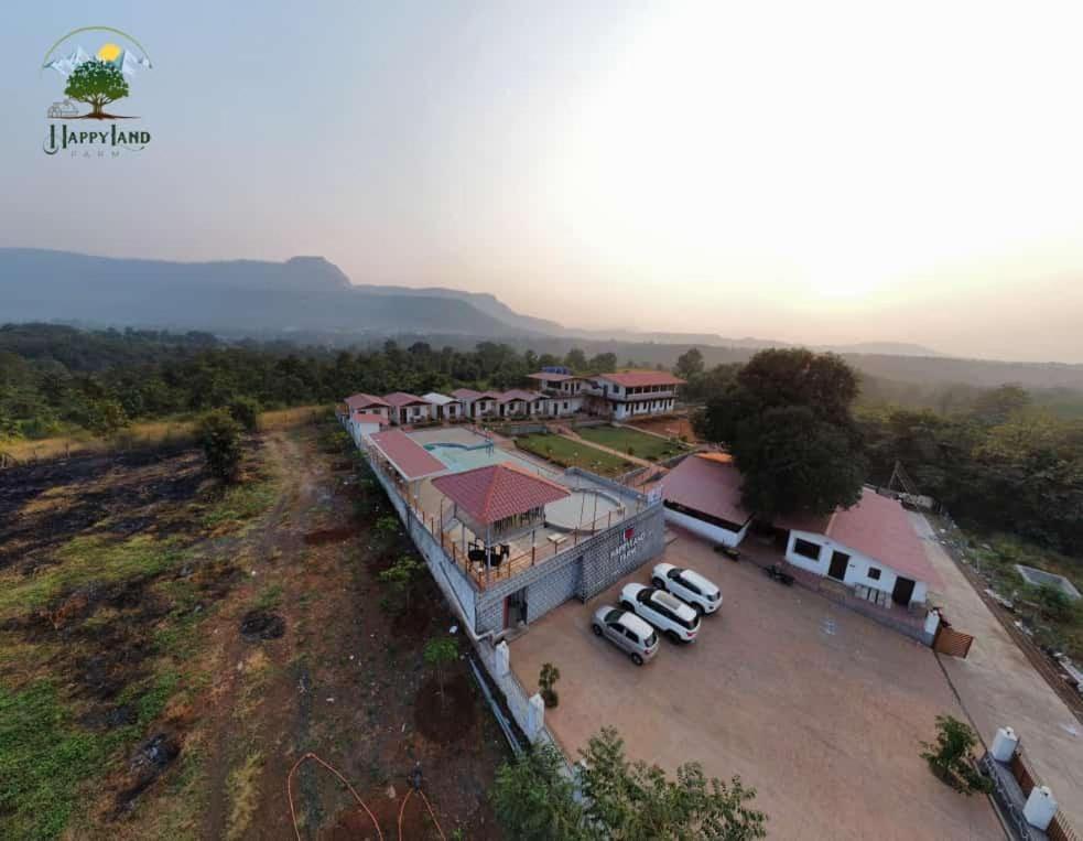 Happy Land Farm Hotell Karjat Exteriör bild