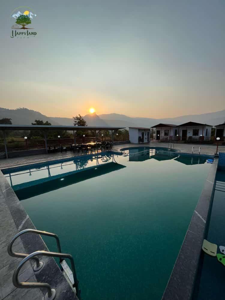 Happy Land Farm Hotell Karjat Exteriör bild